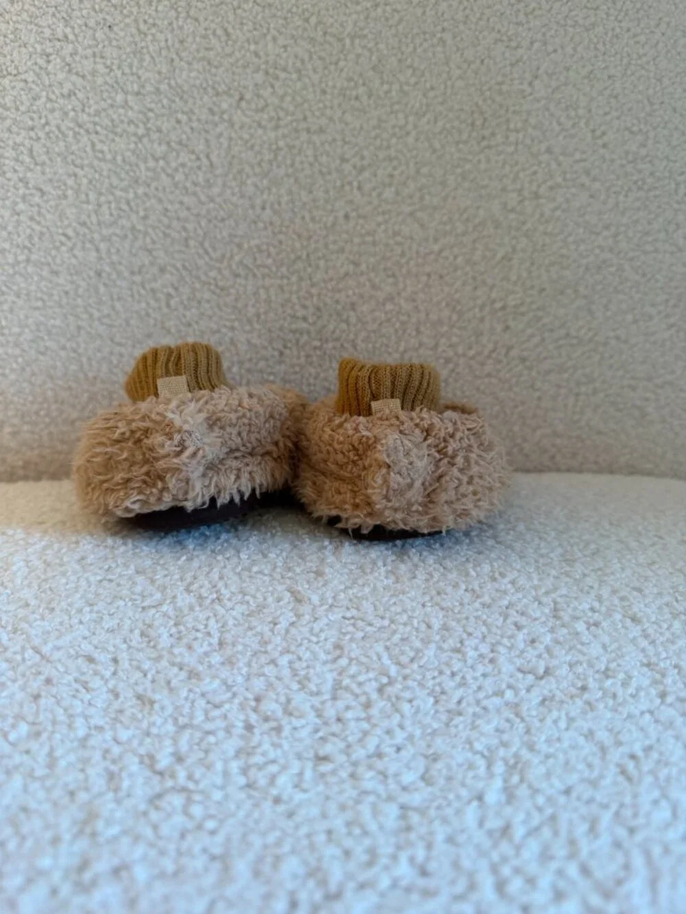 BabyGap Cozy Bear Slippers - Size S (5/6)